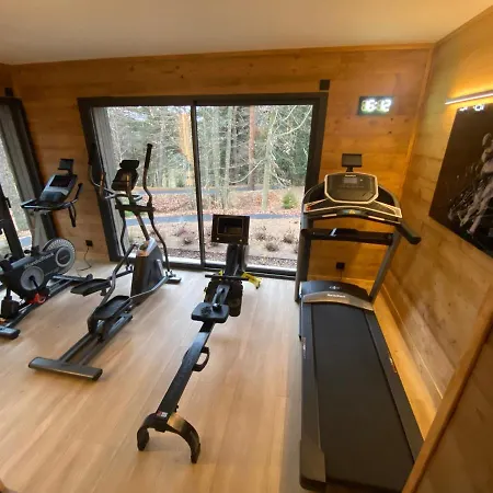 Avec Bain à Remous Privatif, Piscine, Salle De Sport Et Aire De Jeux Au Bord Du Golf De Chambon - Fr-1-582-370 Séjour à la campagne *