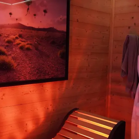 Avec Bain A Remous Privatif, Piscine, Salle De Sport Et Aire De Jeux Au Bord Du Golf De Chambon - Fr-1-582-370 Дом отдыха