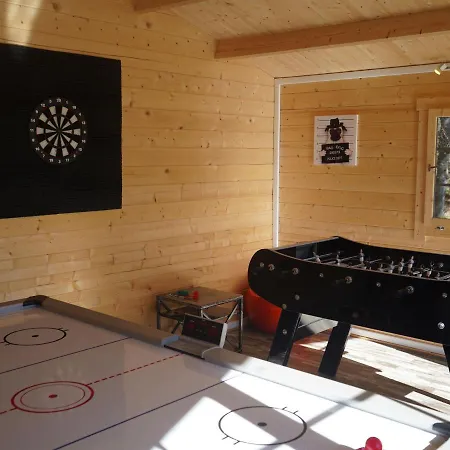 Avec Bain à Remous Privatif, Piscine, Salle De Sport Et Aire De Jeux Au Bord Du Golf De Chambon - Fr-1-582-370 *
